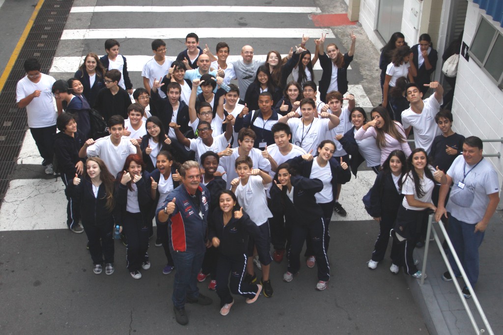 Grupo do Colégio Santa Amália, que visitou o Autódromo em abril de 2014. Foto: Marcelo Iha/ SPTuris.