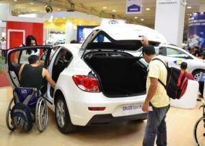 Carros adaptados para pessoas com deficiência no Mobility&Show em Interlagos. Foto: Divulgação. 